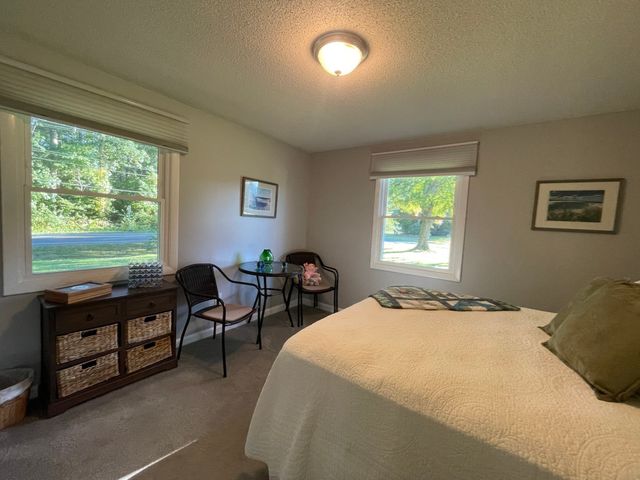 597 Old Warren Rd, Swansea, MA 02777