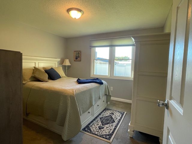 597 Old Warren Rd, Swansea, MA 02777