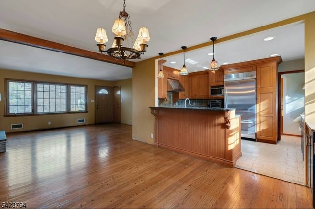 43 KING GEORGE ROAD, Warren Twp., NJ 07059