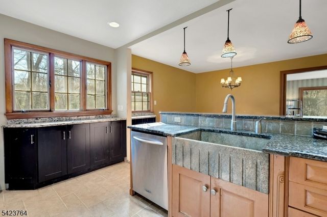 43 KING GEORGE ROAD, Warren Twp., NJ 07059