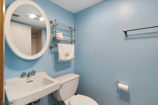 43 KING GEORGE ROAD, Warren Twp., NJ 07059