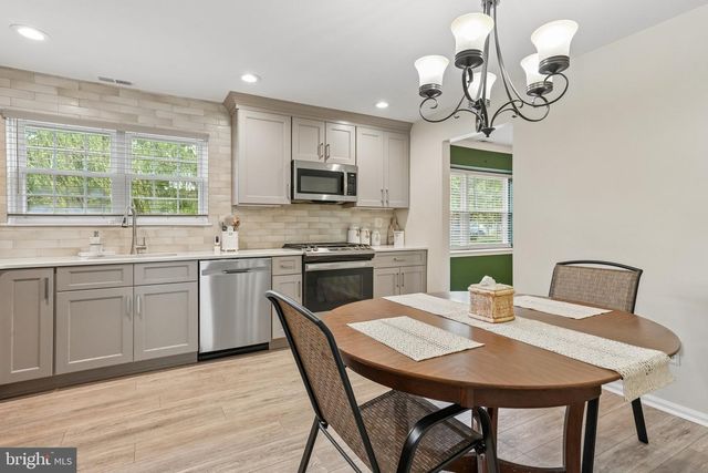 7 FAIRMOUNT DR, Sicklerville, NJ 08081