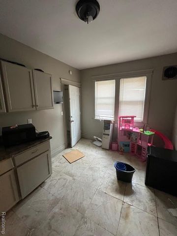 4427 Helen Street, Detroit, MI 48207