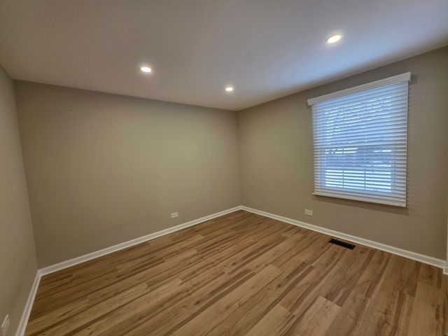 713 Old Post Road, Buffalo Grove, IL 60089