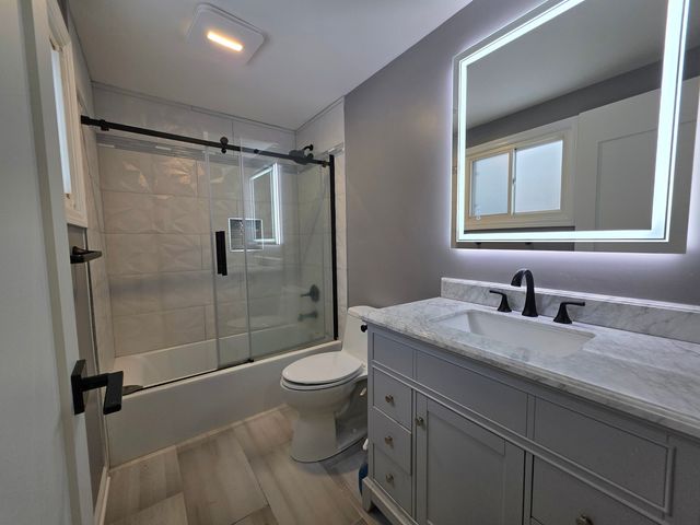 713 Old Post Road, Buffalo Grove, IL 60089