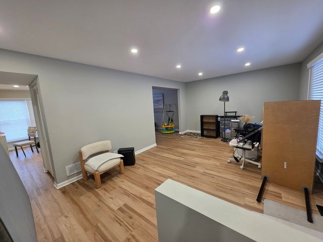 713 Old Post Road, Buffalo Grove, IL 60089