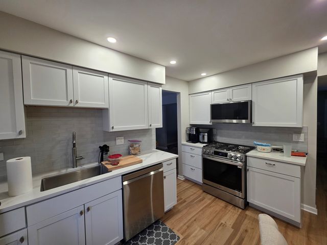 713 Old Post Road, Buffalo Grove, IL 60089