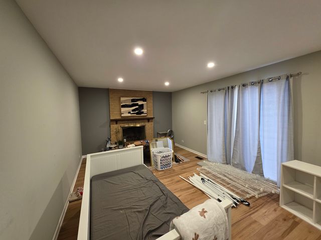 713 Old Post Road, Buffalo Grove, IL 60089