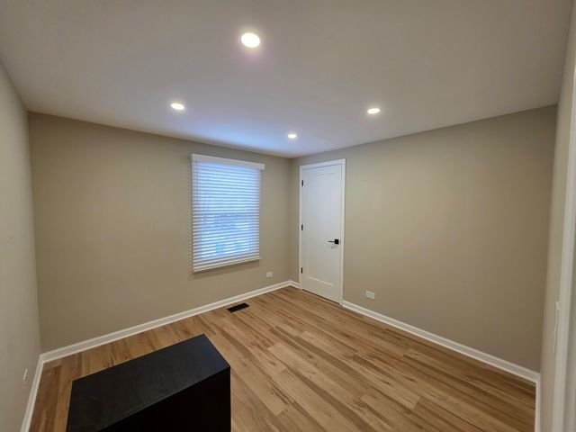 713 Old Post Road, Buffalo Grove, IL 60089