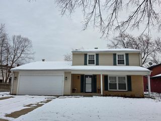 713 Old Post Road, Buffalo Grove, IL 60089