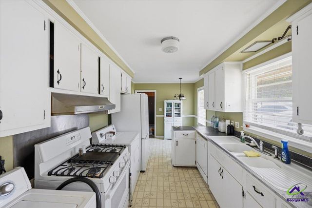 2418 Tredway Drive, Macon, GA 31211