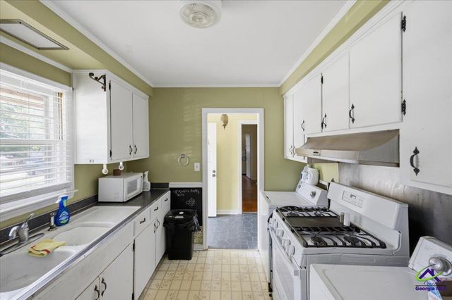 2418 Tredway Drive, Macon, GA 31211