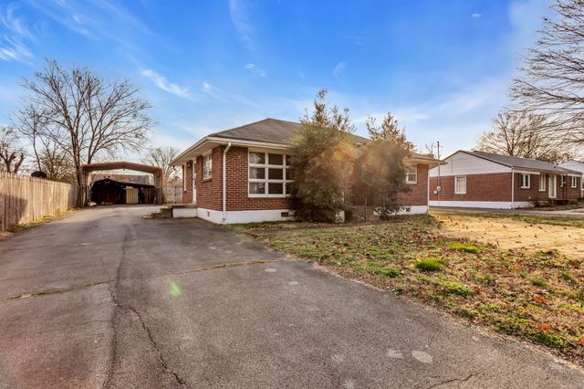 105 Lynn Dr, Columbia, TN 38401