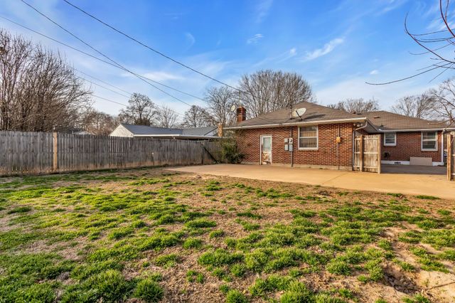 105 Lynn Dr, Columbia, TN 38401