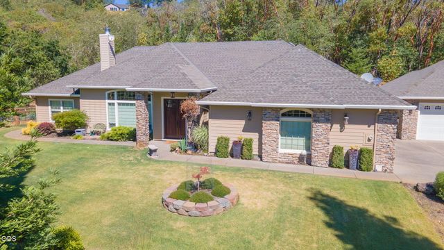212 Isabella Lane, Grants Pass, OR 97526