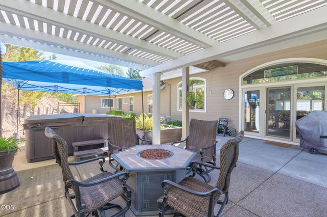 212 Isabella Lane, Grants Pass, OR 97526