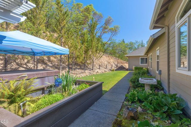 212 Isabella Lane, Grants Pass, OR 97526