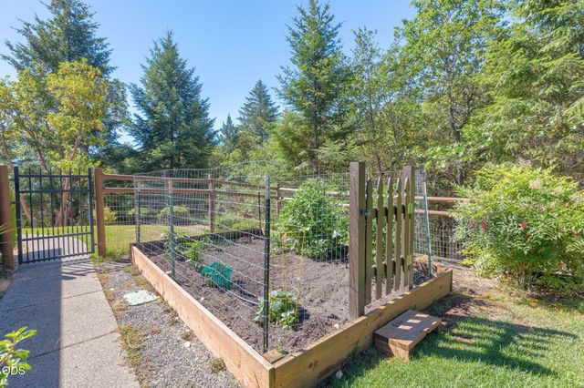 212 Isabella Lane, Grants Pass, OR 97526