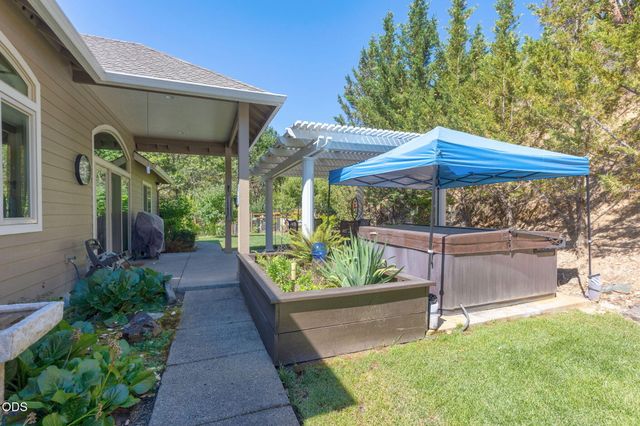 212 Isabella Lane, Grants Pass, OR 97526