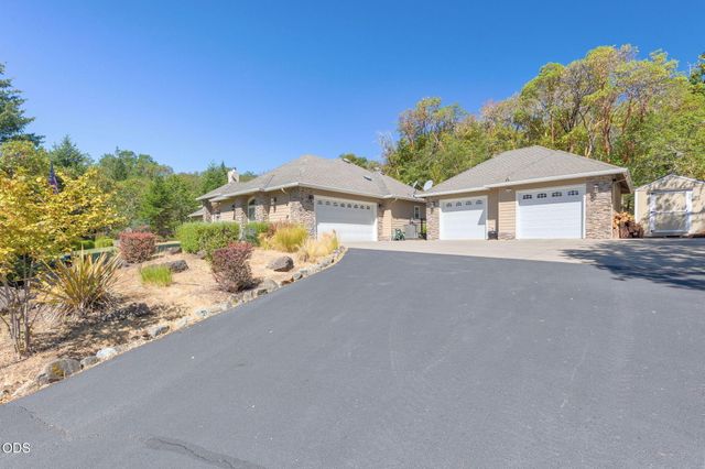 212 Isabella Lane, Grants Pass, OR 97526