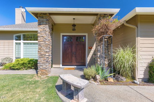 212 Isabella Lane, Grants Pass, OR 97526