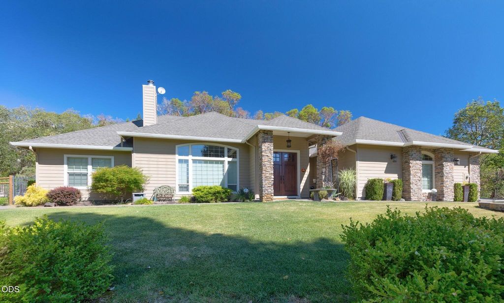 212 Isabella Lane, Grants Pass, OR 97526