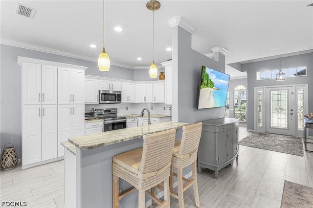 9262 Palm Island CIR, North Fort Myers, FL 33903