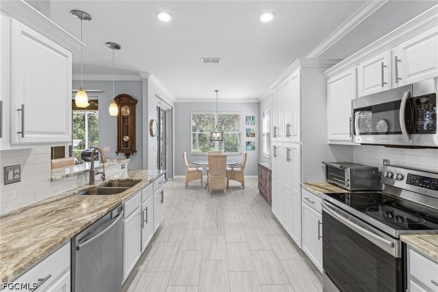 9262 Palm Island CIR, North Fort Myers, FL 33903