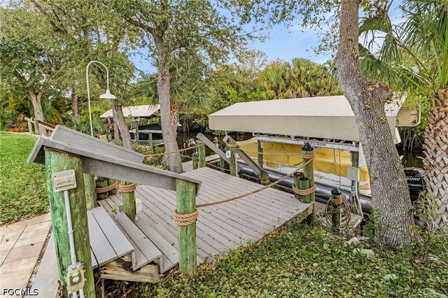 9262 Palm Island CIR, North Fort Myers, FL 33903