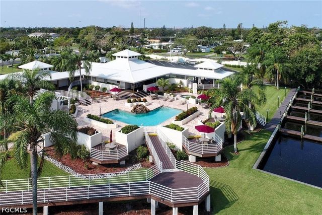 9262 Palm Island CIR, North Fort Myers, FL 33903
