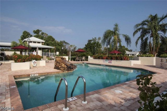 9262 Palm Island CIR, North Fort Myers, FL 33903