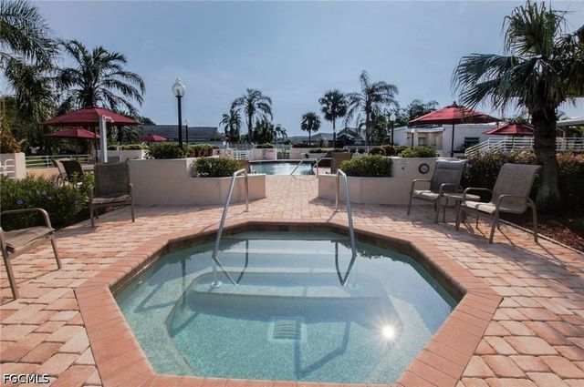 9262 Palm Island CIR, North Fort Myers, FL 33903