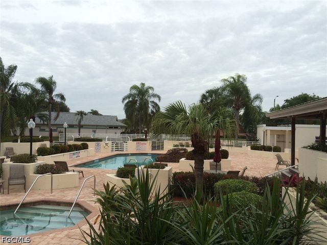 9262 Palm Island CIR, North Fort Myers, FL 33903