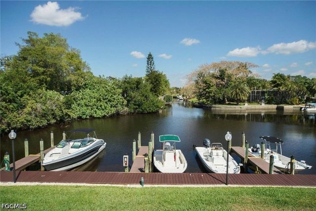 9262 Palm Island CIR, North Fort Myers, FL 33903