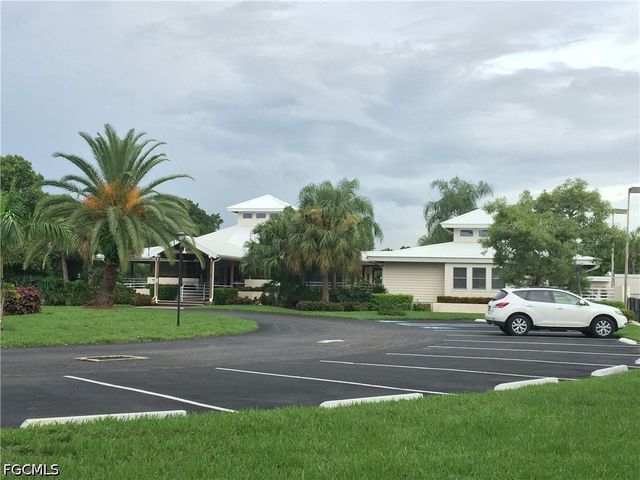 9262 Palm Island CIR, North Fort Myers, FL 33903