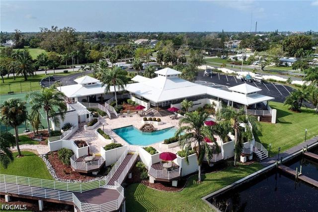 9262 Palm Island CIR, North Fort Myers, FL 33903