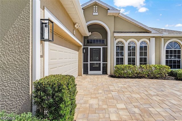 9262 Palm Island CIR, North Fort Myers, FL 33903