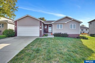 913 Birchwood Drive, Hickman, NE 68372
