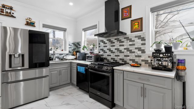 175 Hempstead Avenue, Lynbrook, NY 11563