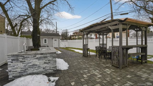 175 Hempstead Avenue, Lynbrook, NY 11563
