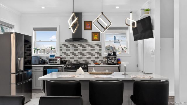 175 Hempstead Avenue, Lynbrook, NY 11563