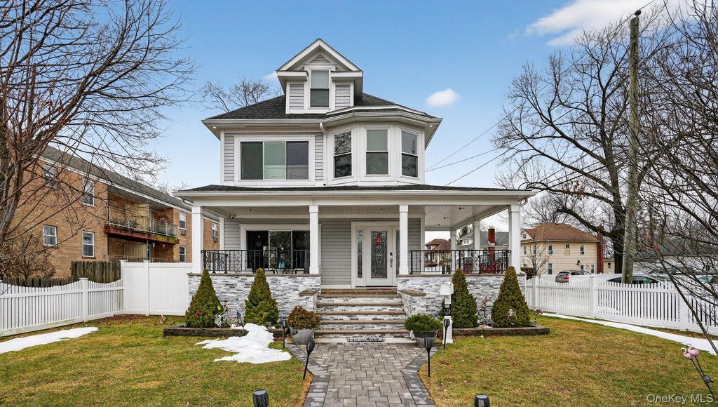 175 Hempstead Avenue, Lynbrook, NY 11563