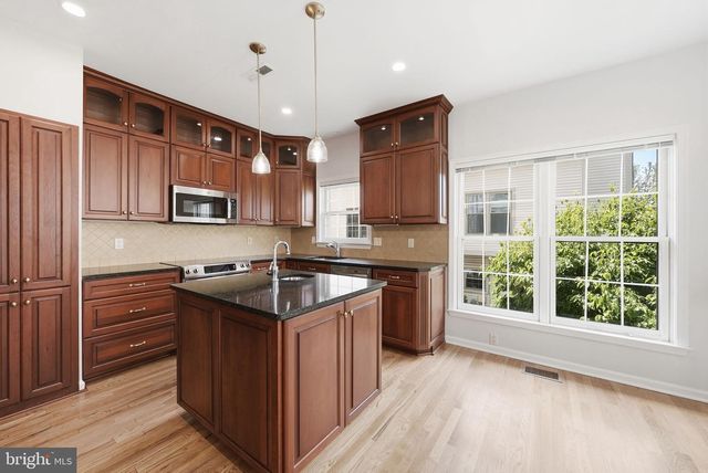 1922 N DANIEL ST, Arlington, VA 22201