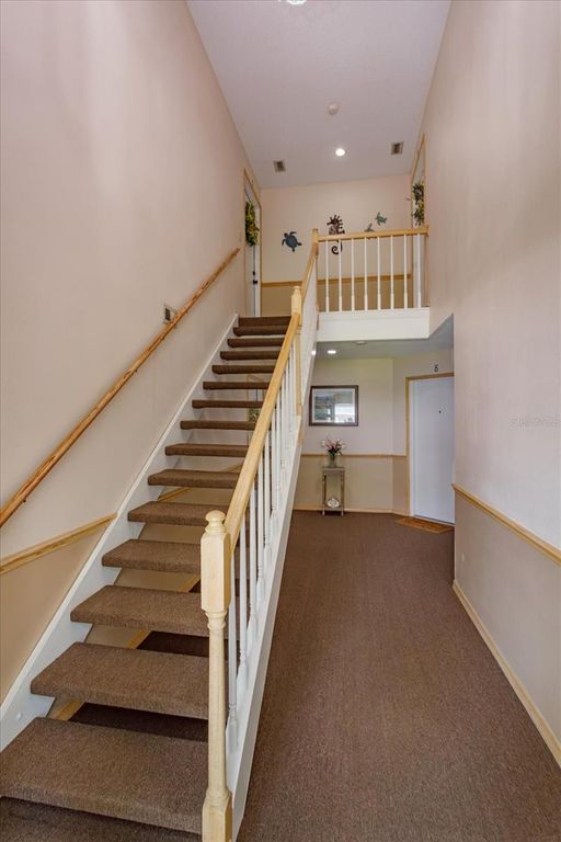Image 2 of property listing at 5301 WHITE CLIFF LANE 7, Orlando, FL 32812