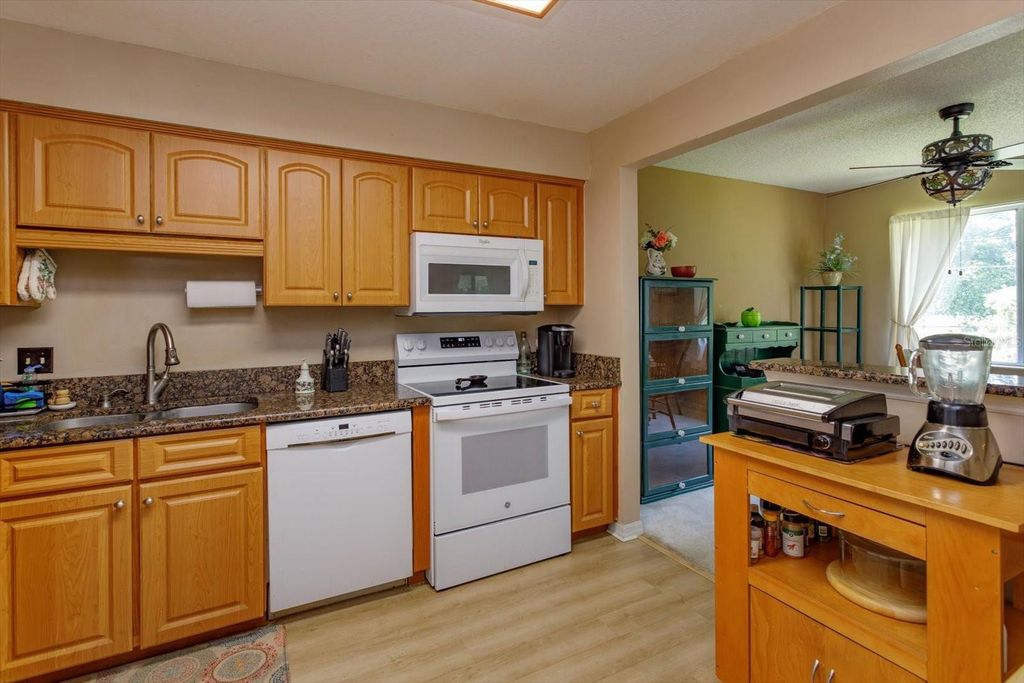 Image 3 of property listing at 5301 WHITE CLIFF LANE 7, Orlando, FL 32812