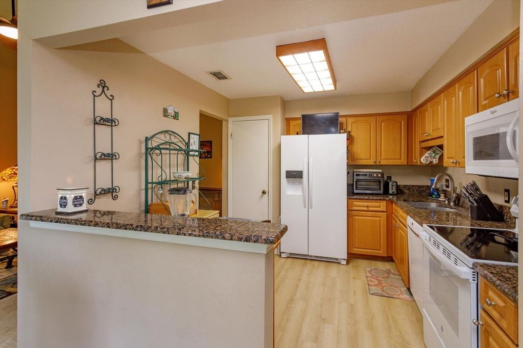 Image 5 of property listing at 5301 WHITE CLIFF LANE 7, Orlando, FL 32812