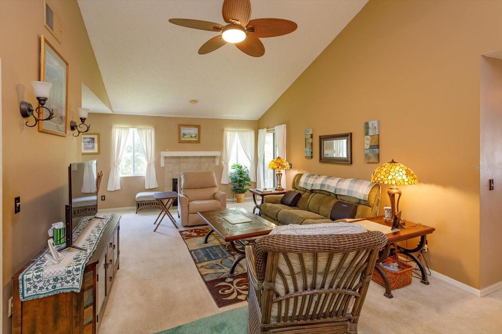 Image 7 of property listing at 5301 WHITE CLIFF LANE 7, Orlando, FL 32812