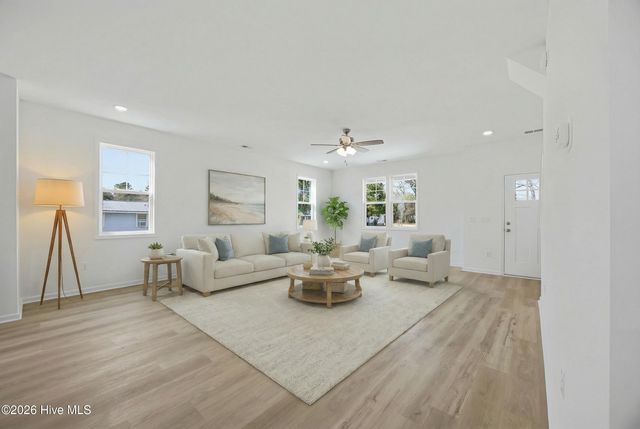 310 S Vann Street, Burgaw, NC 28425