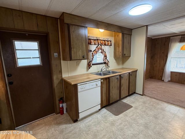 4 Wren Court, Manchester, NJ 08759