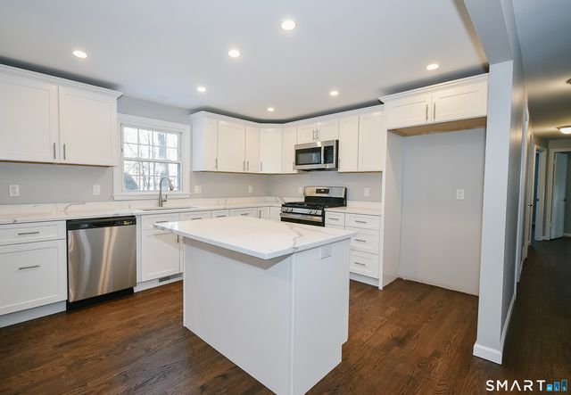 29 Minister Brook Drive, Simsbury, CT 06070